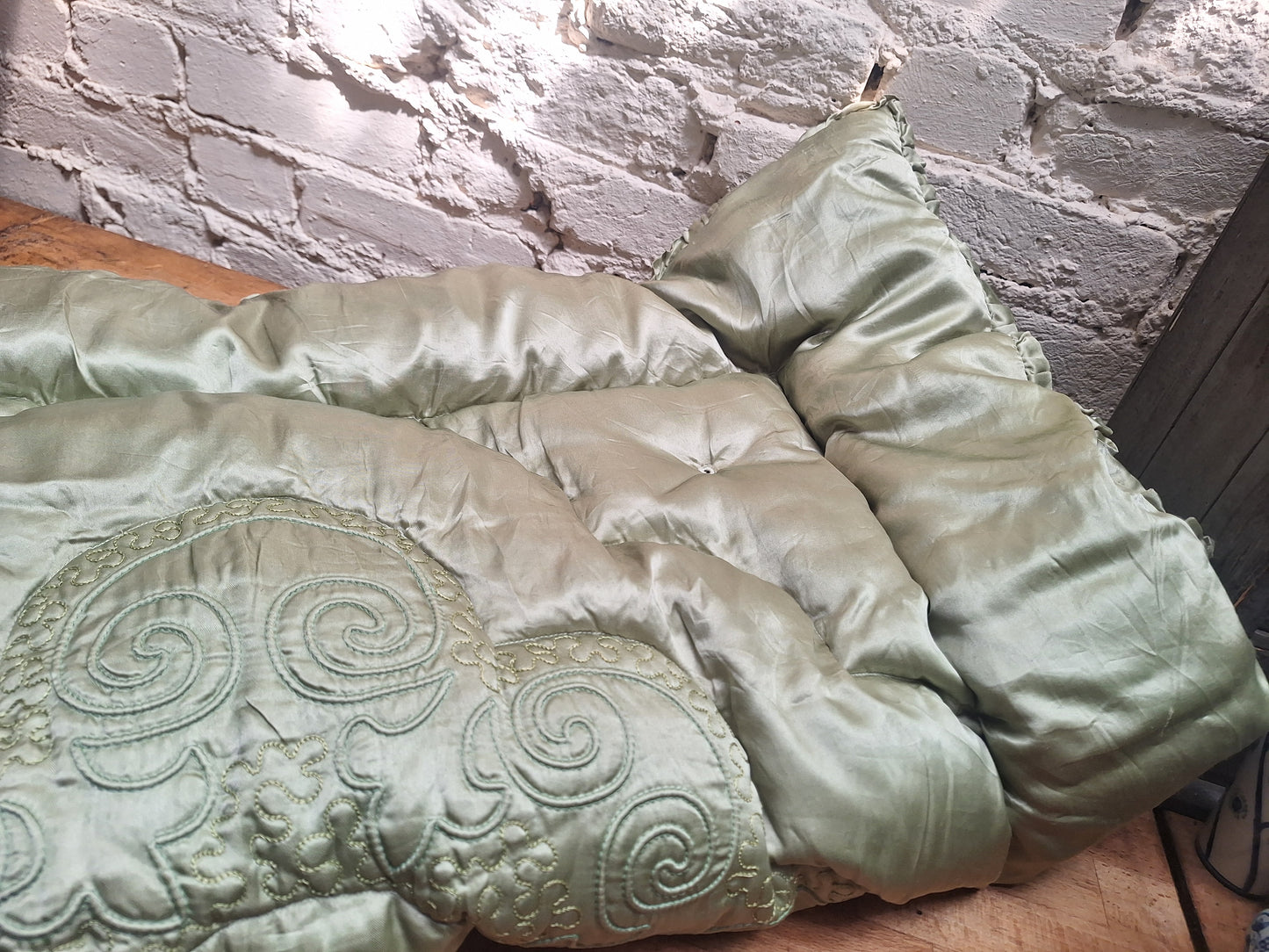 Pretty Vintage Eiderdown or Comforter