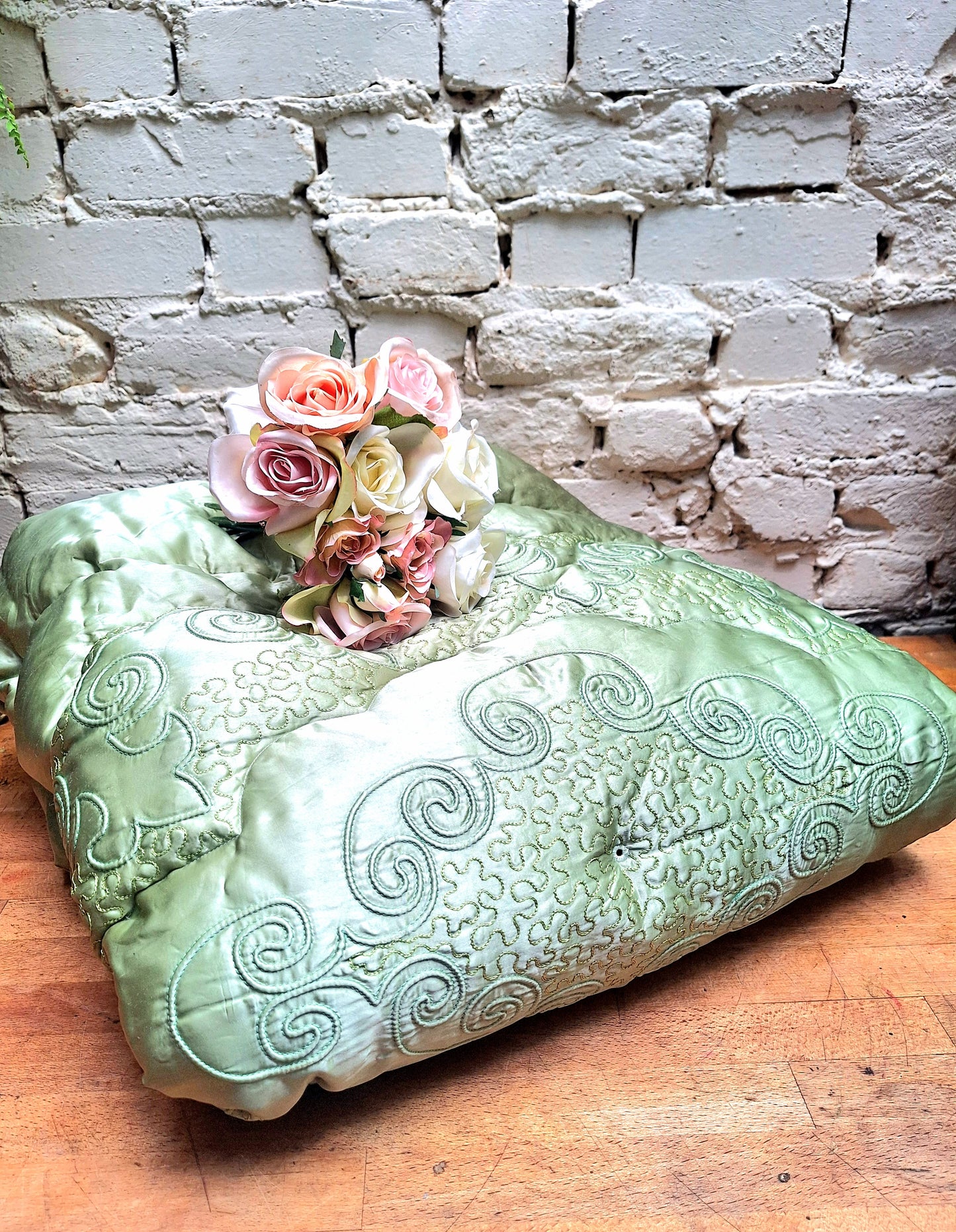 Pretty Vintage Eiderdown or Comforter