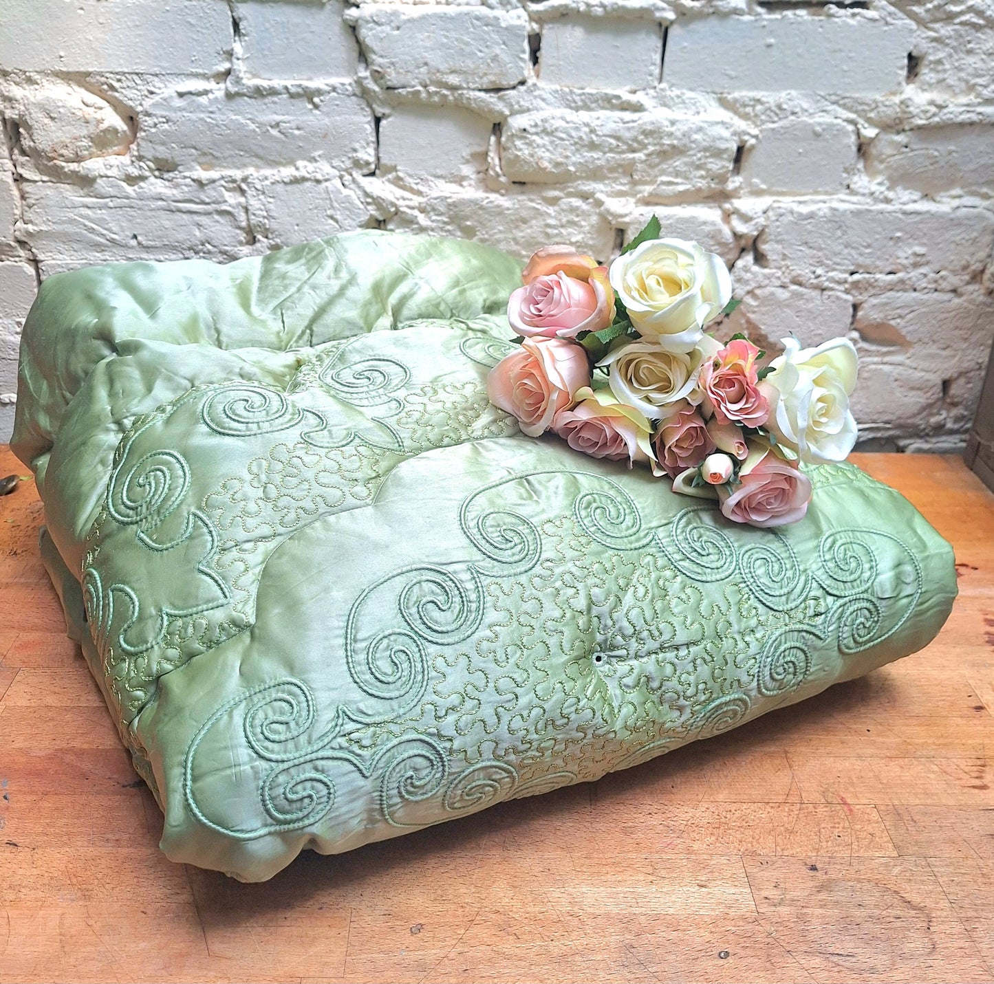 Pretty Vintage Eiderdown or Comforter