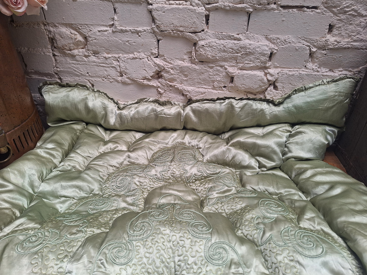 Pretty Vintage Eiderdown or Comforter