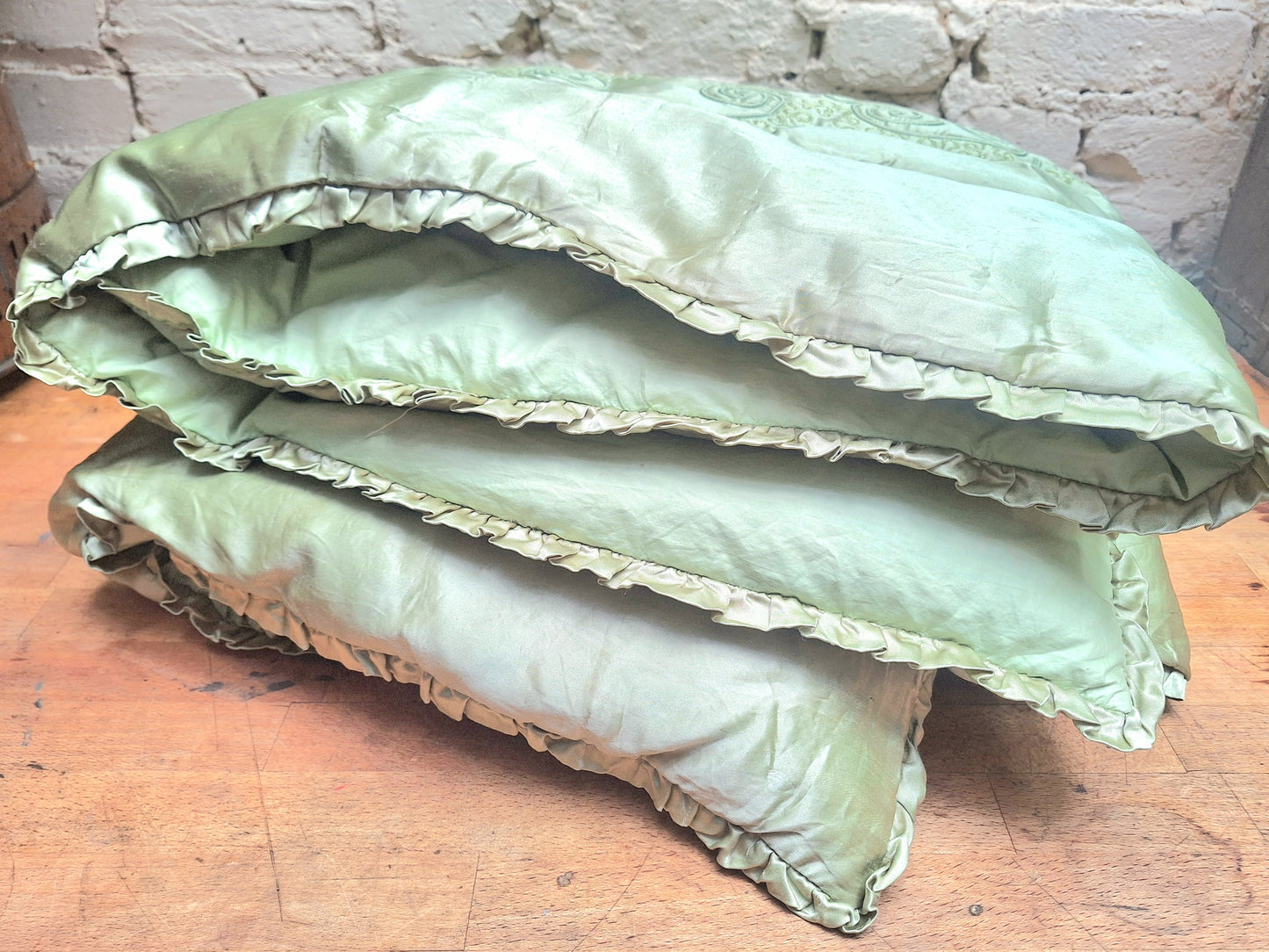 Pretty Vintage Eiderdown or Comforter