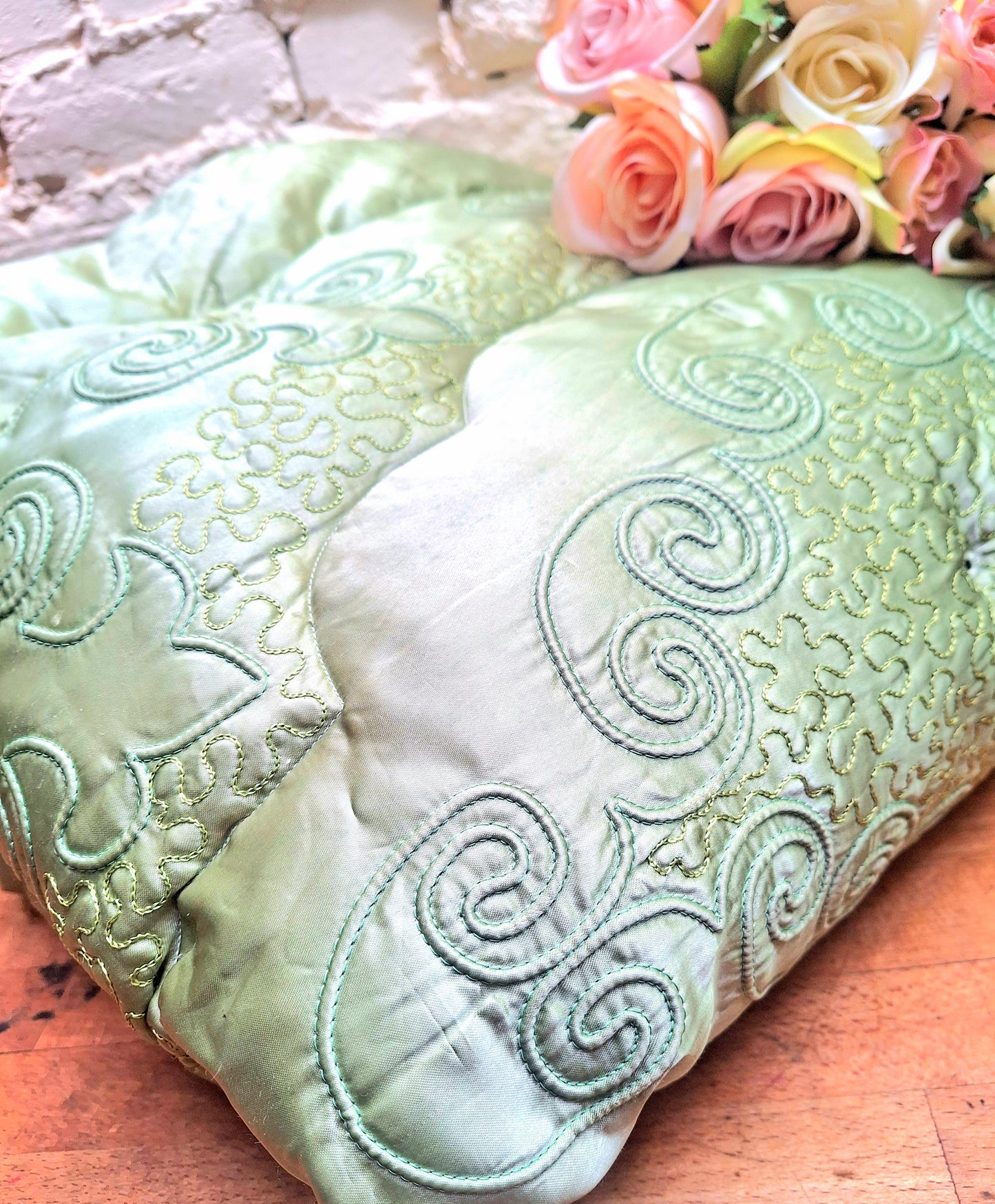 Pretty Vintage Eiderdown or Comforter